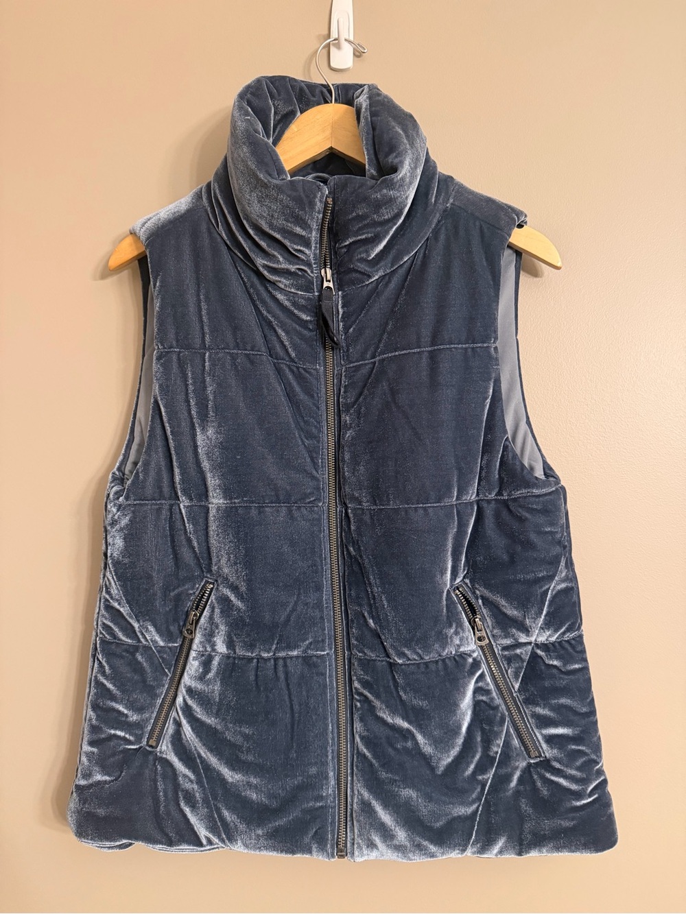 Dylan by True Grit Blue Velvet Quilted Puffer Vest Womens Size Full Zip Pockets
